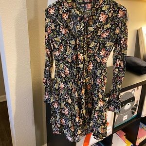 2/$12 Pre-love Zara Women’s Floral mini dress in size S